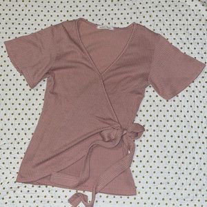 ✨4/$20✨V-neck Pink Caution to The Wind Tie Top